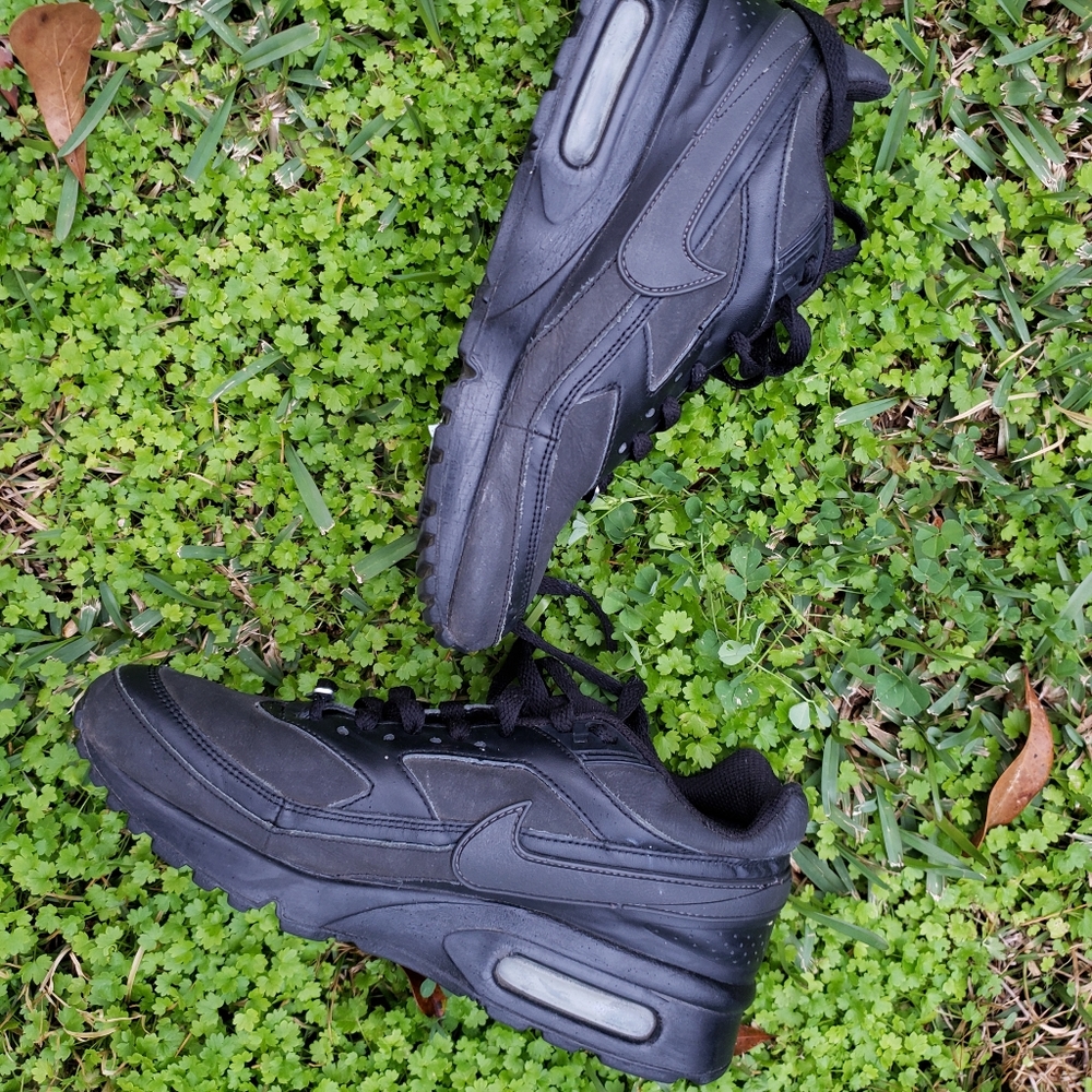 Black on Black Nike Air Max 90